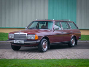 Image 7/32 de Mercedes-Benz 200 T (1982)