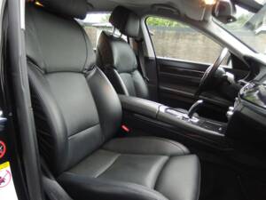 Image 62/98 of BMW 750i (2009)