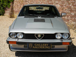 Image 5/50 of Alfa Romeo GTV 6 2.5 (1983)