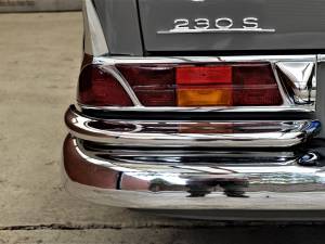 Image 9/89 of Mercedes-Benz 230 S (1967)
