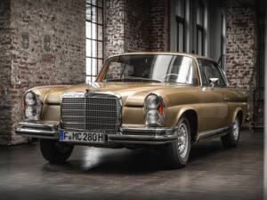 Image 7/30 of Mercedes-Benz 280 SE (1970)