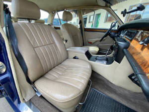 Image 31/36 of Jaguar XJ 6 4.2 (1984)