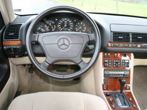 Immagine 34/69 di Mercedes-Benz 500 SE (1992)