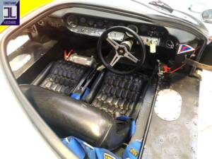 Image 30/50 of Ford GT40 (1966)