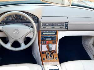 Image 6/19 de Mercedes-Benz SL 320 (2000)