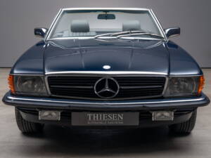 Image 19/24 of Mercedes-Benz 500 SL (1983)