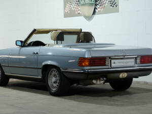 Image 3/26 de Mercedes-Benz 280 SL (1983)