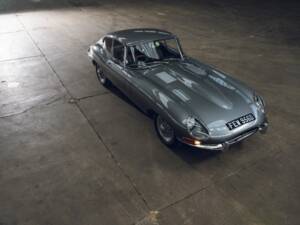 Image 3/59 de Jaguar Type E 4.2 (1966)