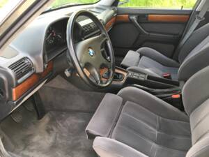 Image 15/22 of BMW 735i (1988)