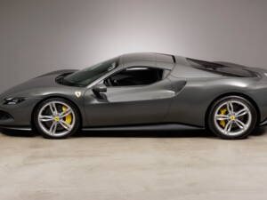 Image 10/42 de Ferrari 296 GTS (2024)