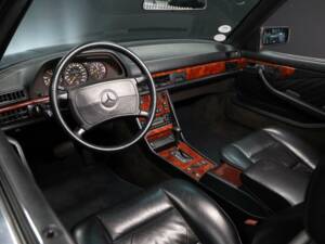 Image 13/30 of Mercedes-Benz 560 SEC (1989)