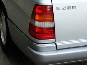 Image 41/75 of Mercedes-Benz E 280 T (1994)