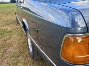 Image 6/8 of BMW 733i (1978)