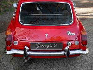 Image 34/77 of MG MGB GT (1972)