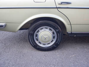 Immagine 26/29 di Mercedes-Benz 280 E (1983)