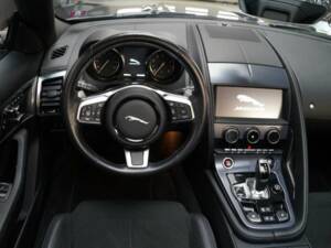 Image 11/50 of Jaguar F-Type (2019)
