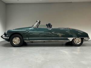 Image 4/15 de Citroën DS 21 (1969)