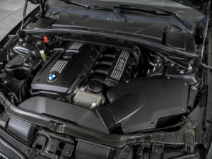 Image 42/50 of BMW 125i (2009)