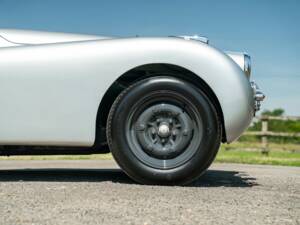 Image 33/50 de Jaguar XK 120 OTS (1951)