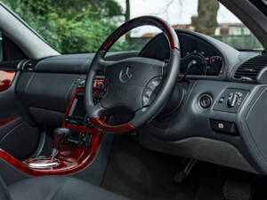 Imagen 33/45 de Mercedes-Benz CL 600 (2002)