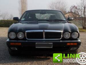 Imagen 3/7 de Jaguar XJ6 3.2 Sport (1995)