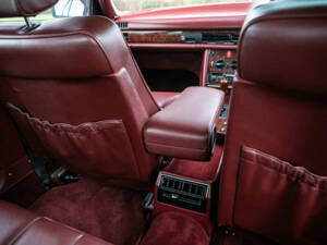 Image 29/50 of Mercedes-Benz 300 SE (1990)