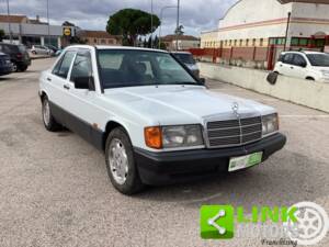 Image 3/10 de Mercedes-Benz 190 E 1.8 (1992)