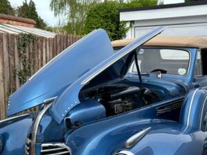 Image 5/10 of Buick Roadmaster (1940)