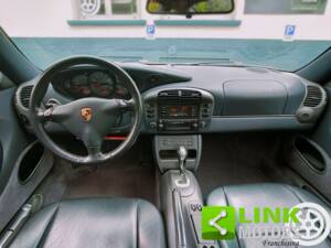 Image 7/10 of Porsche 911 Carrera 4 (1999)