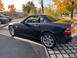 Afbeelding 40/49 van Mercedes-Benz SLK 200 (1998)