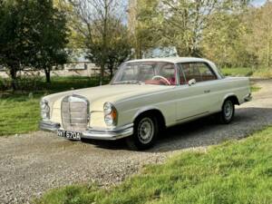 Image 4/132 of Mercedes-Benz 220 SE b (1963)