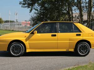 Image 2/84 of Lancia Delta HF Integrale (1991)