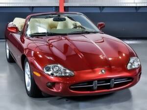 Image 4/7 de Jaguar XK8 4.0 (1997)