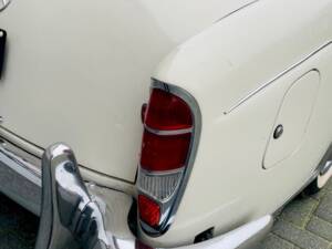 Image 12/36 of Mercedes-Benz 220 SE b (1961)