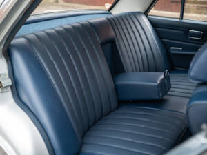 Image 37/63 of Mercedes-Benz 230&#x2F;6 (1974)