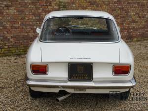 Image 6/50 of Alfa Romeo Giulia 1300 GT Junior (1970)