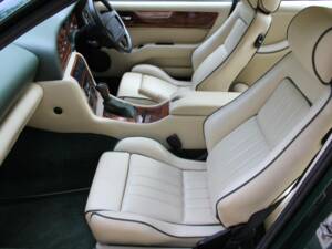 Bild 12/14 von Aston Martin V8 Coupé (1996)