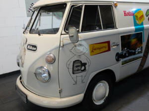Image 6/17 of Volkswagen T1 panel van (1964)