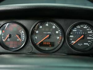 Image 14/30 of Porsche 911 Carrera 2 (WTL) (1993)
