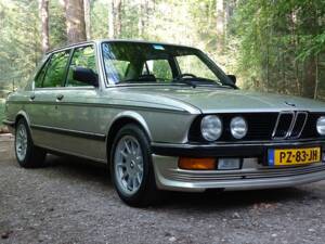 Image 6/41 of BMW 528i (1986)