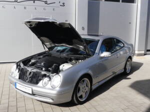 Image 38/47 de Mercedes-Benz CLK 55 AMG (1999)