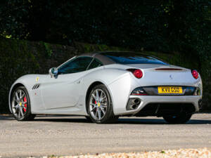 Image 4/44 de Ferrari California (2011)