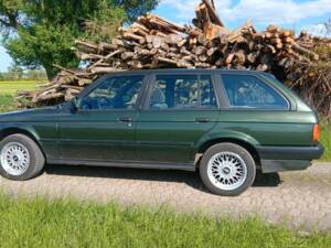 Image 5/21 of BMW 325i Touring (1989)