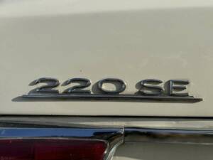 Image 9/50 of Mercedes-Benz 220 SE b (1963)