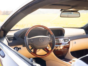 Image 6/67 of Mercedes-Benz CL 500 (2006)