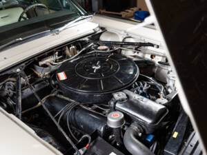 Image 126/135 of Lincoln Continental Convertible (1965)