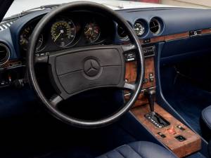 Image 23/32 de Mercedes-Benz 560 SL (1987)