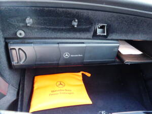 Image 22/51 of Mercedes-Benz CLK 55 AMG (2003)