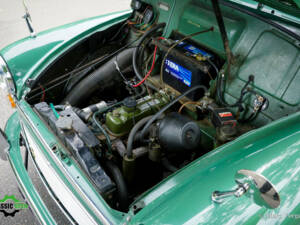 Image 19/43 of Morris Minor 1000 Traveller (1965)