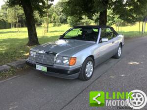 Image 1/10 de Mercedes-Benz 300 CE-24 (1993)